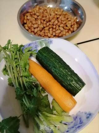 拌黄瓜花生米的做法步骤：1