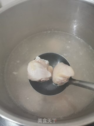 剁椒鸡翅的做法步骤：1