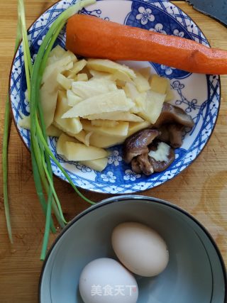 三鲜汤的做法步骤：1