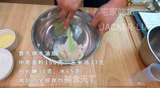 苏式豆沙月饼，层层酥脆，一口下去甜蜜满满，特别好吃！的做法步骤：1