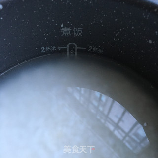 五彩腊肠焖饭的做法步骤：7