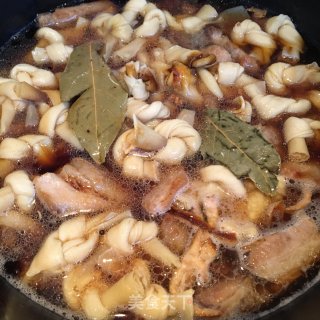 五花肉烧百叶结的做法步骤：7