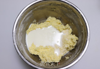 杏仁酥粒马芬蛋糕的做法步骤：8