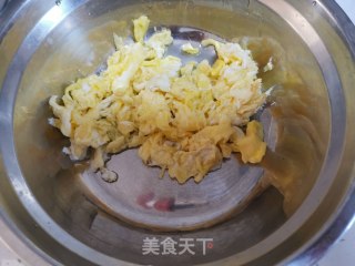 韭菜盒子的做法步骤：1