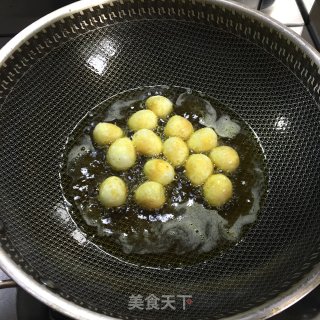 鸡爪烧鹌鹑蛋的做法步骤：3