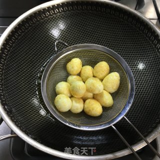 鸡爪烧鹌鹑蛋的做法步骤：4