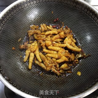 鸡爪烧鹌鹑蛋的做法步骤：7