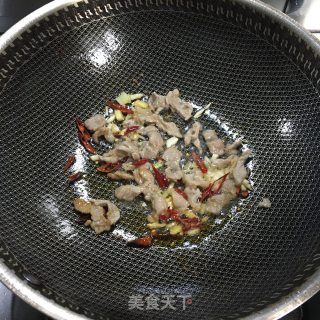 韭菜莴笋炒肉的做法步骤：4