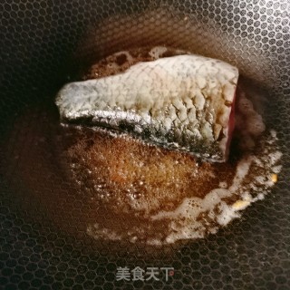 黑豆红枣鲫鱼汤的做法步骤：3