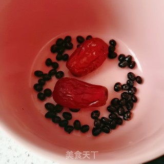 黑豆红枣鲫鱼汤的做法步骤：5