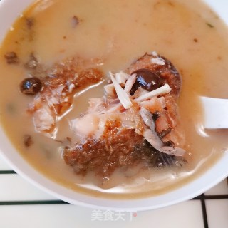 黑豆红枣鲫鱼汤的做法步骤：7