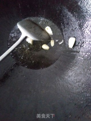 包菜炒肘肠的做法步骤：5