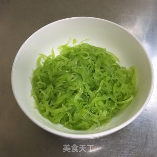 香菜拌莴笋丝的做法步骤：2