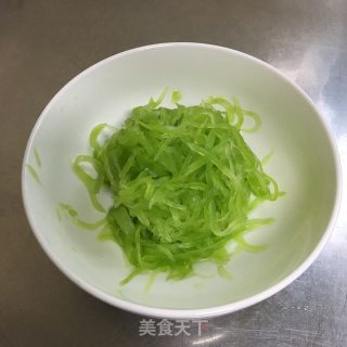 香菜拌莴笋丝的做法步骤：3