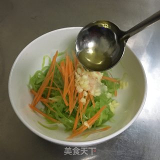 香菜拌莴笋丝的做法步骤：5