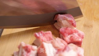 一滴汤汁都不剩的西红柿炖牛腩的做法步骤：1