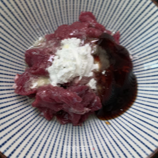 胡萝卜炒牛肉的做法步骤：2