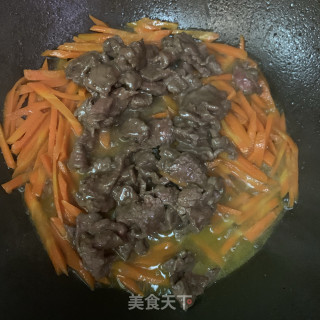 胡萝卜炒牛肉的做法步骤：10
