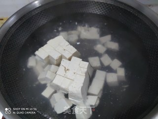 西红柿豆腐炖蛋的做法步骤：2