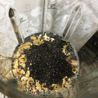 花生核桃黑芝麻糊的做法步骤：4