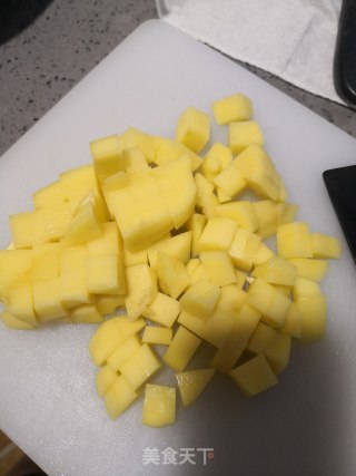 黑胡椒土豆牛肉饭的做法步骤：1