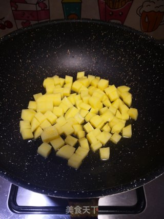 黑胡椒土豆牛肉饭的做法步骤：2