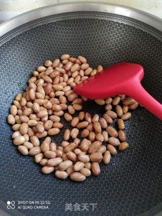 炒花生豆的做法步骤：1