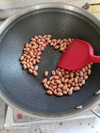 炒花生豆的做法步骤：3
