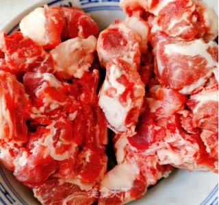 黄豆排骨汤的做法步骤：1