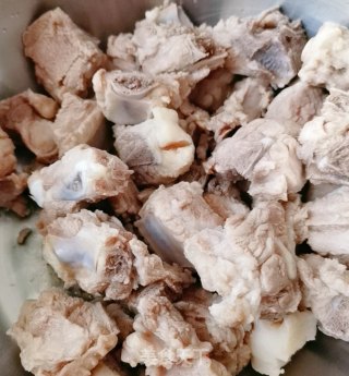 黄豆排骨汤的做法步骤：3