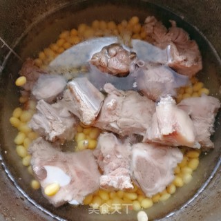 黄豆排骨汤的做法步骤：5