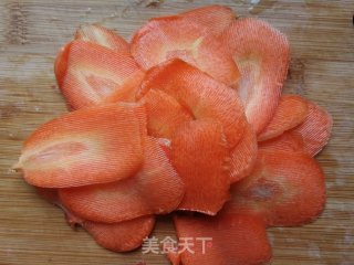 胡萝卜荷兰豆炒鸡蛋的做法步骤：2