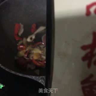 酸萝卜炖鱼杂的做法步骤：9