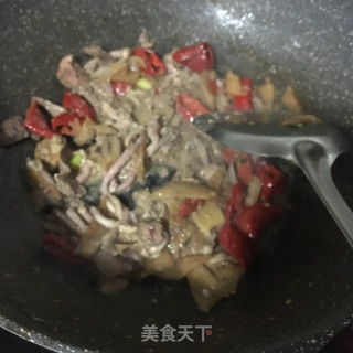 酸萝卜炖鱼杂的做法步骤：11
