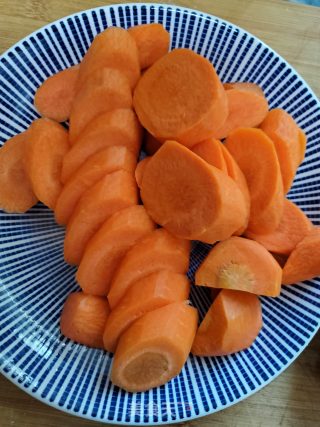 一锅鲜的做法步骤：1
