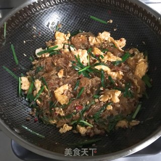 鸡蛋粉丝炒韭菜的做法步骤：8