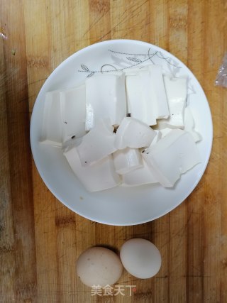 鸡蛋烧豆腐的做法步骤：1