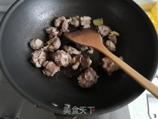 萝卜烧牛尾的做法步骤：4