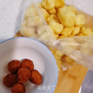 焖油豆腐和肉丸子的做法步骤：1
