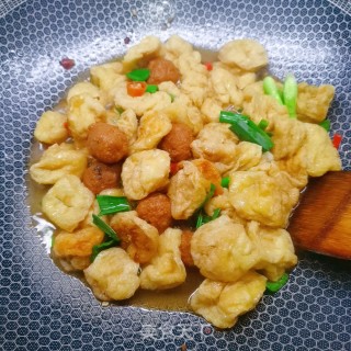 焖油豆腐和肉丸子的做法步骤：5