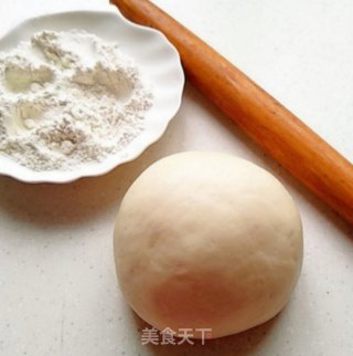 火腿肠葱花扭扭卷的做法步骤：3