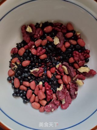 三黑养发米糊的做法步骤：1