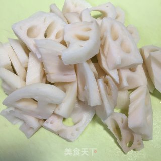 莲藕花生素汤的做法步骤：1