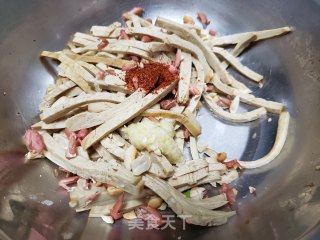 蒜蓉五香豆腐的做法步骤：4