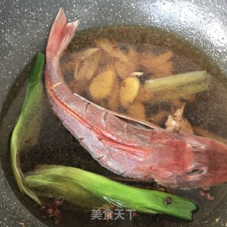 酸萝卜炖红娘鱼的做法步骤：13