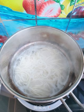香菇肉丝炒面的做法步骤：2