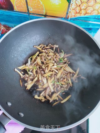 香菇肉丝炒面的做法步骤：9
