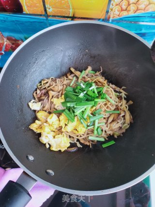 香菇肉丝炒面的做法步骤：13
