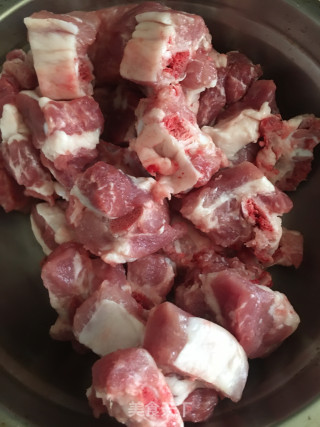 黑木耳蒸排骨的做法步骤：2