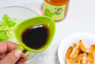 鸡肉沙拉配伊听果酒的做法步骤：4